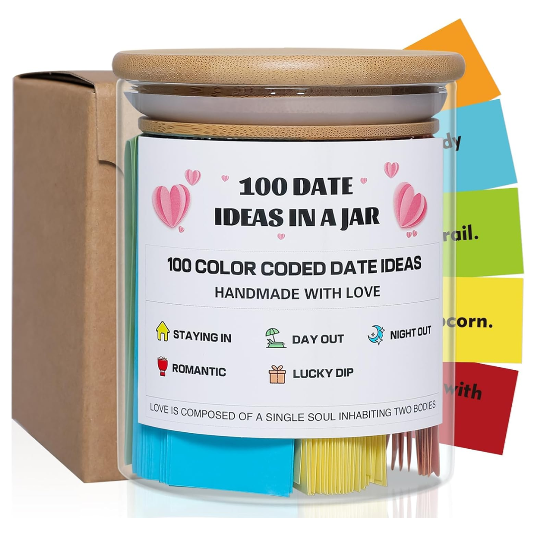 Jarra con 100 ideas de citas para parejas